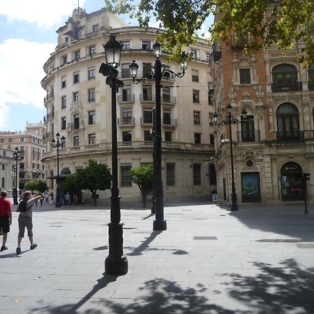 Amplio Apartamento Plaza Nueva Sevilla Exteriör bild