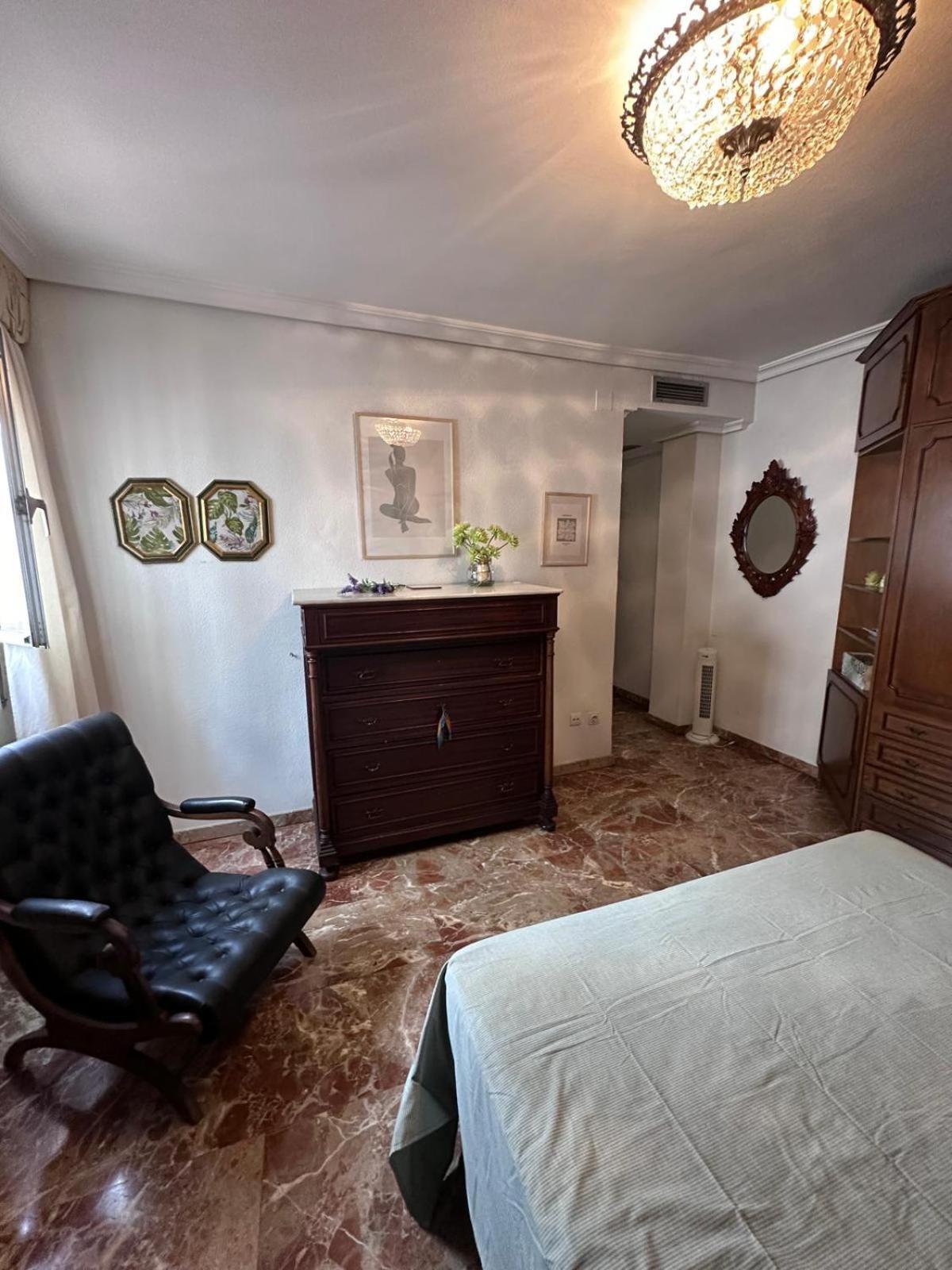 Amplio Apartamento Plaza Nueva Sevilla Exteriör bild